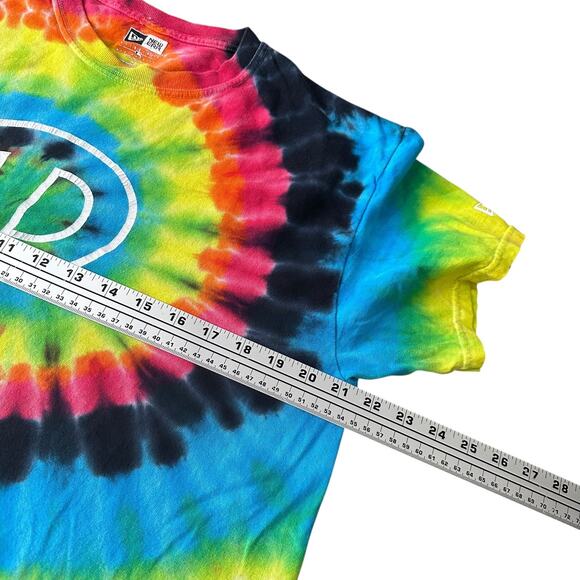 New Era Philadelphia Phillies T-Shirt Mens Medium Multi Rainbow Tie-Dye Pullover - Picture 6 of 10